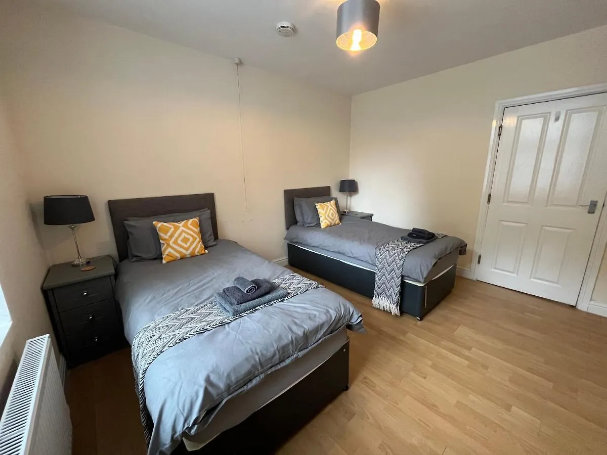 Spacious Ground Floor Suite Comfortably Sleeps Up To Eight Halifax