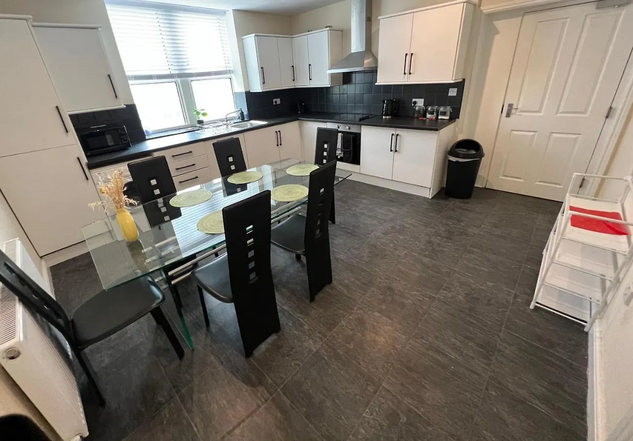 Spacious Ground Floor Suite Comfortably Sleeps Up To Eight Halifax