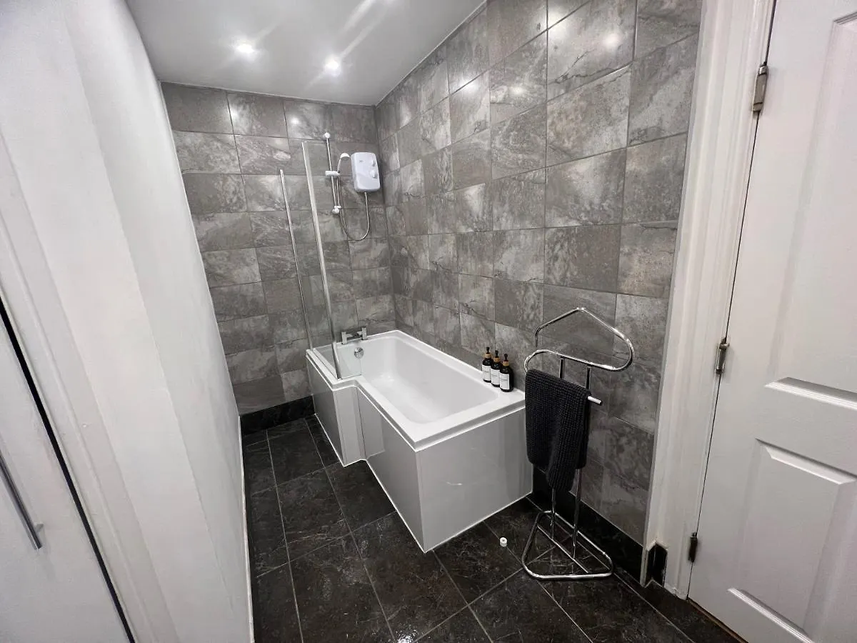 Apartamento Spacious Ground Floor Suite Comfortably Sleeps Up To Eight Halifax Reino Unido
